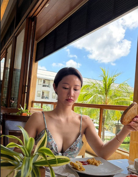 한그루, 슬립 드레스 자태…시선 강탈 볼륨 [DA★]