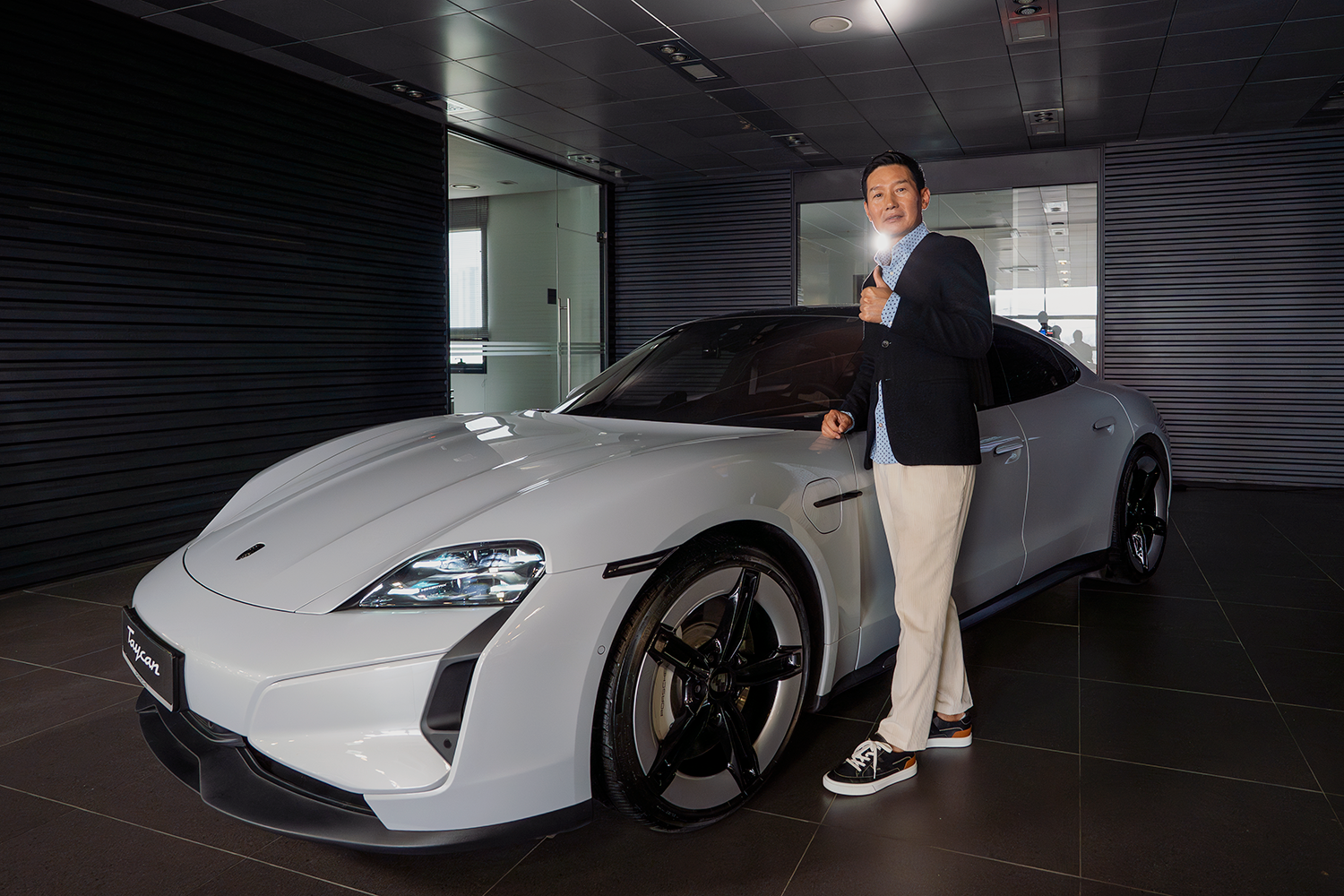 LG 염경엽 감독 포르쉐 탄다…이승엽·류현진·이정후 이어 4번째 앰배서더 선정