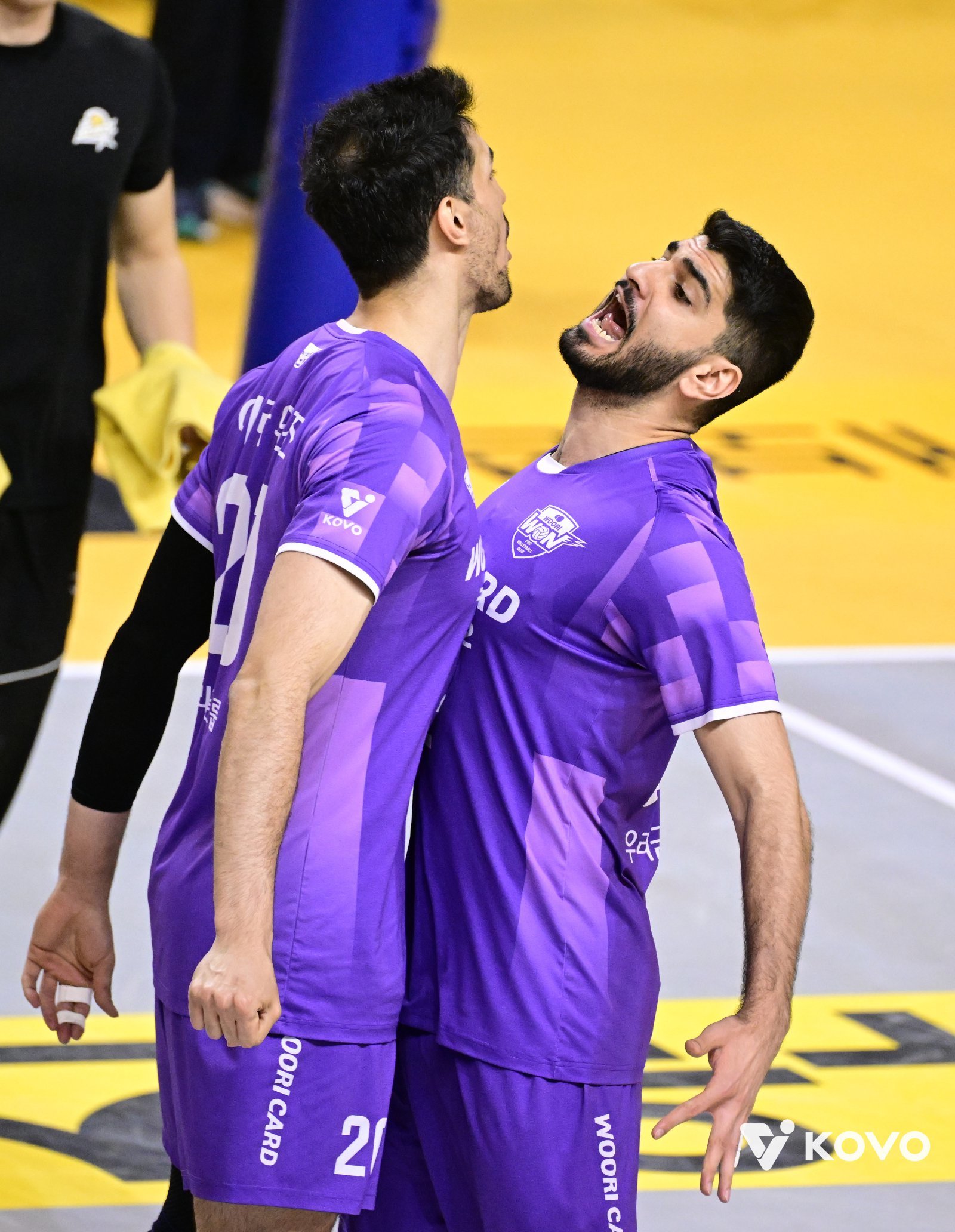 [SD 의정부 라이브] 알리 18득점·아라우조 15득점, 두 외인의 쌍끌이…우리카드, 준PO서 KB손해보험 꺾고 PO 진출 ‘박철우 매직’은 계속된다