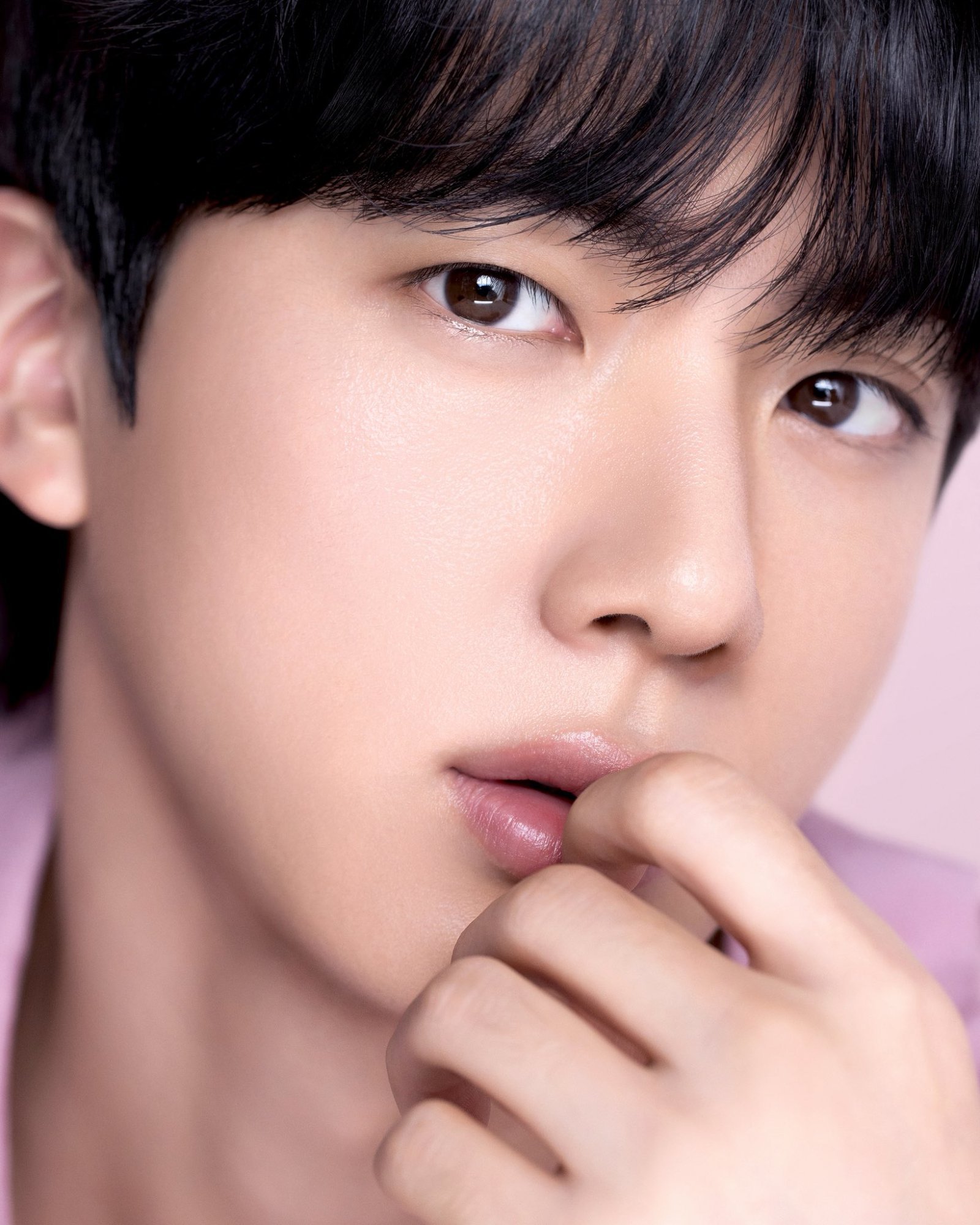 방탄소년단 진, 화보 풀리자 네오쿠션 1위