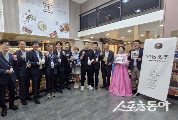 경북도가  대만 타이베이 일원에서 안동소주 홍보행사를 진행하고 있다. 사진제공 ㅣ 안동시