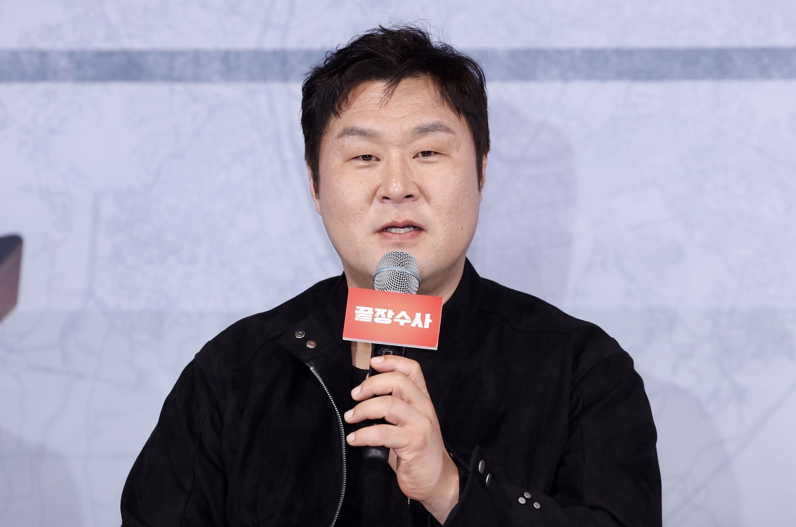 [서울=뉴시스] 김혜진 기자 = 배우 윤경호가 25일 서울 용산구 CGV용산아이파크몰에서 열린 영화 ‘끝장수사’ 언론시사회에서 인사말을 하고 있다. 2026.03.25. jini@newsis.com