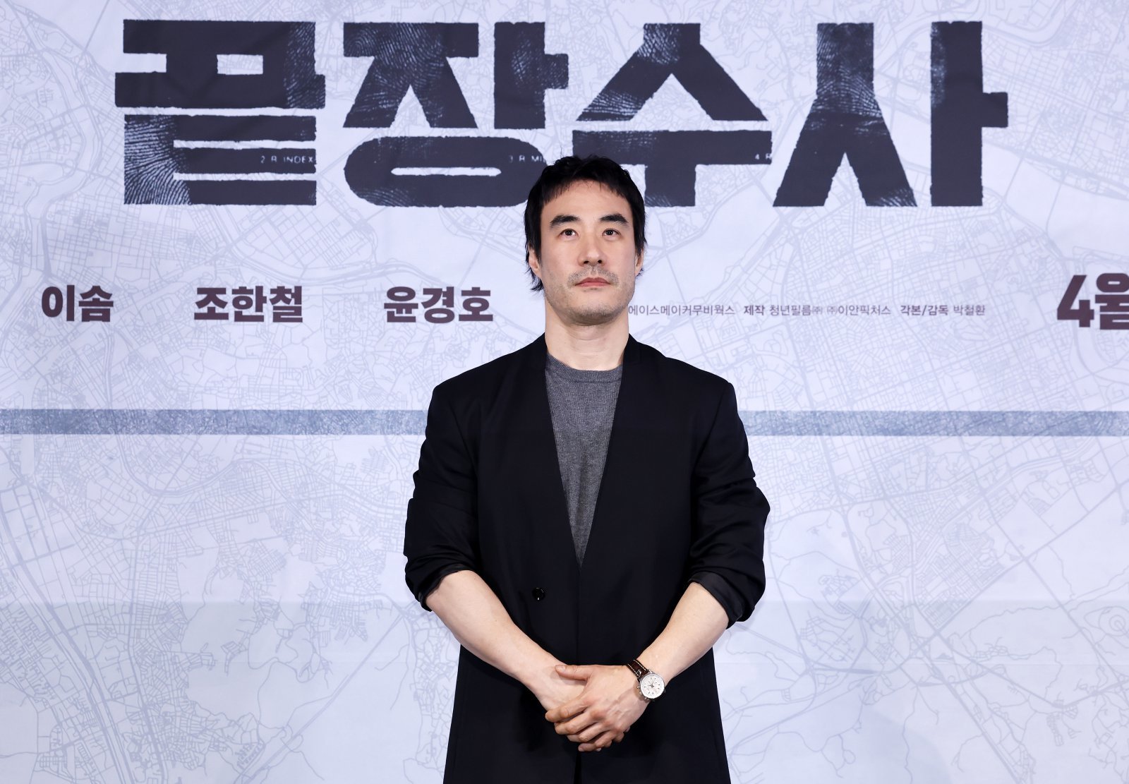 [서울=뉴시스] 김혜진 기자 = 배우 배성우가 25일 서울 용산구 CGV용산아이파크몰에서 열린 영화 ‘끝장수사’ 언론시사회에서 포즈를 취하고 있다. 2026.03.25. jini@newsis.com