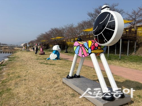 곡성군과 크라운해태가 곡성천 일원에서 견생(見生) 조각전을 개최한다. 사진제공=곡성군