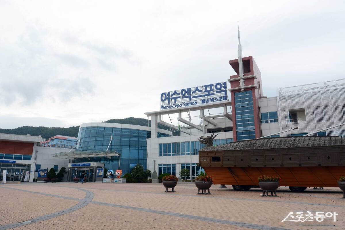 여수시가 한국철도공사 전남본부, 2026 여수세계섬박람회 조직위원회와 “스마트관광 여수애(愛) 레일러” 업무협약을 체결했다. 사진제공=여수시