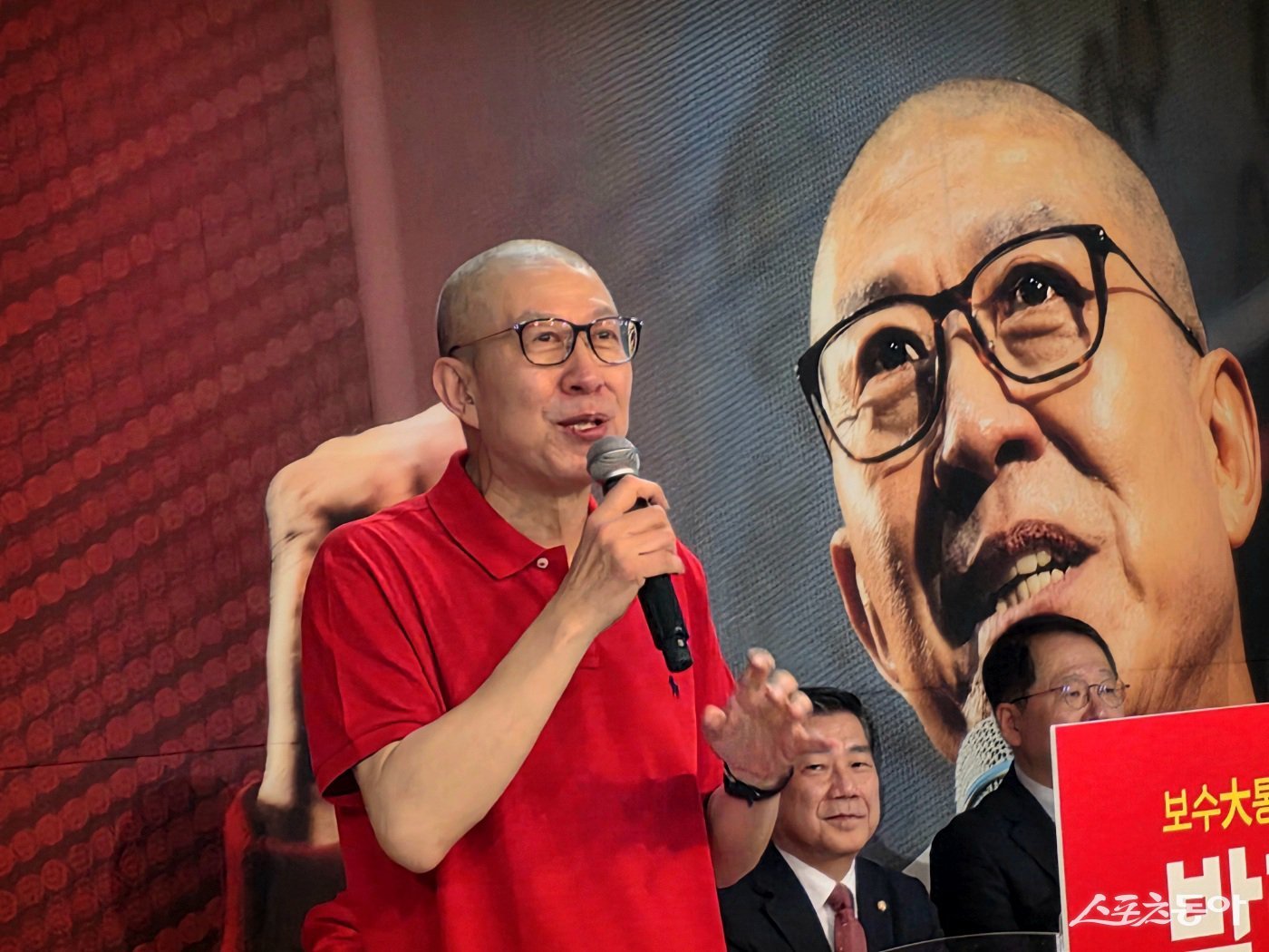 박형준 부산시장이 지난 28일 오후 부산진구 동아빌딩에 경선캠프를 개소하고 본격적인 선거전에 돌입한 가운데 필승 다짐 발언을 하고 있다.