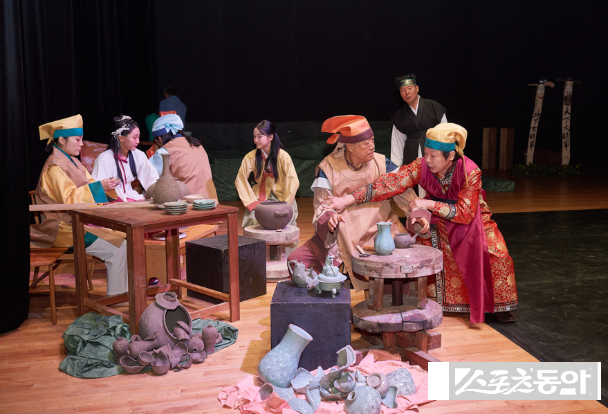 극단 청자의 공연 모습. 사진제공=강진군