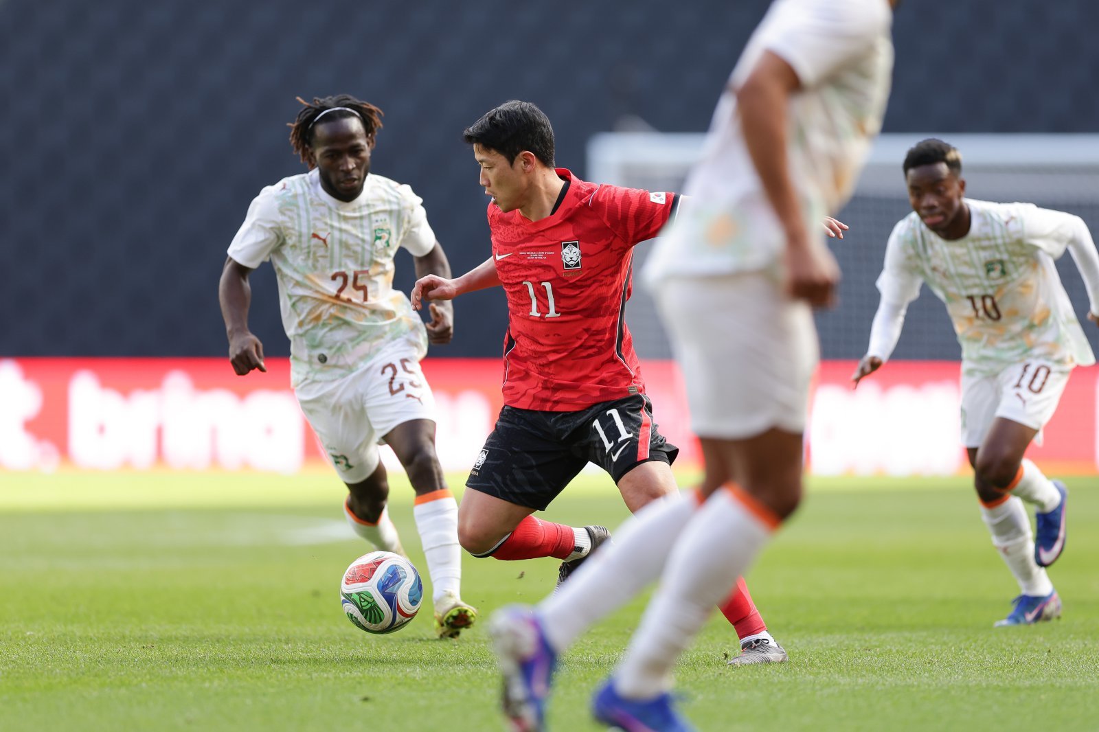 버티고 싸우고 달리며 때렸다! 건강한 황희찬, 코트디부아르전 아쉬움 속 번뜩…우리가 알고 기억하는 ‘황소’의 귀환