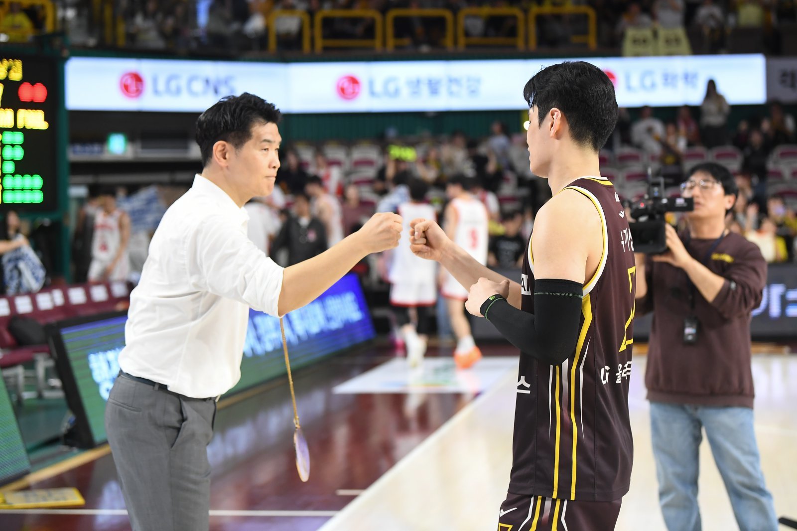 “선수들아 사랑한다”…조상현 감독, 그토록 끊고 싶었던 SK전 7연패 탈출 [SD 창원 승장]