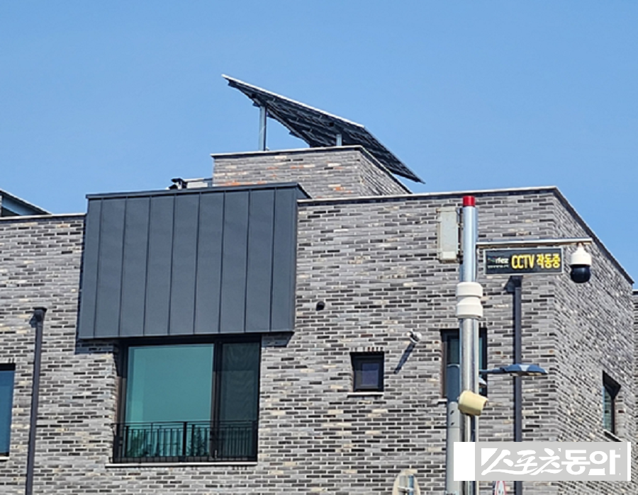 인천경제청, 민간주택 신재생에너지(태양광 발전설비 모듈) 설치 전경. 사진제공|인천경제자유구역청