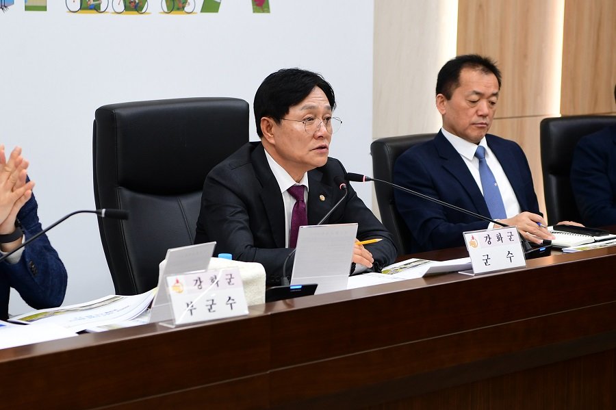 강화군이 연두방문을 통해 접수된 주민 건의사항을 실제 이행 단계로 전환하기 위해 추진현황 보고회를 진행했다. 사진제공｜강화군청