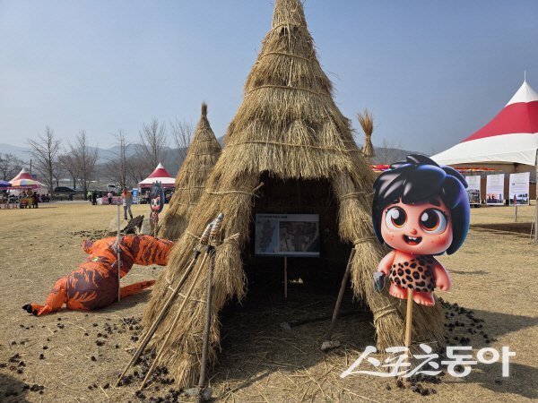 제10회 기계 고인돌 벚꽃 문화축제장 고인돌 체험 프로그램 장소. 사진 ㅣ 나영조 기자