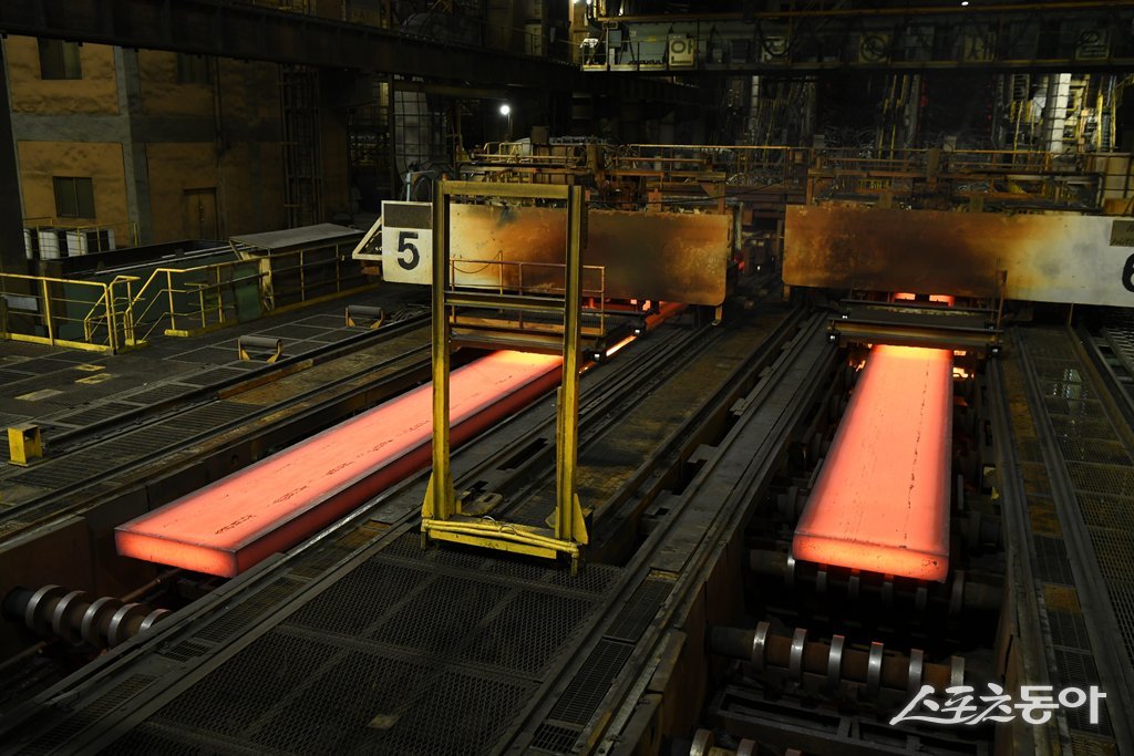 연주공정 모습. 사진제공=광양제철소