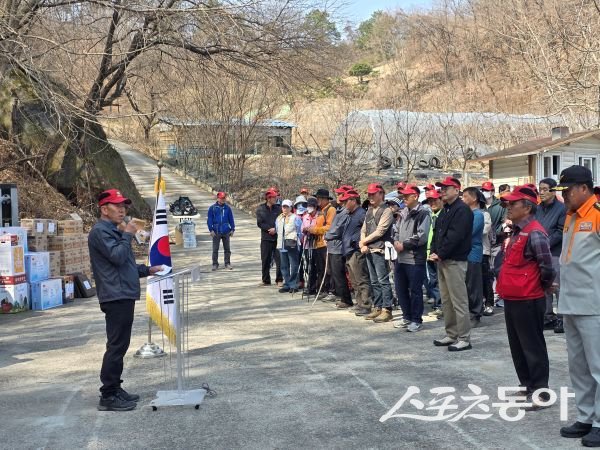 상주시 이안면이 28일 대가산 산행대회를 진행하고 있는 모습. 사진제공ㅣ상주시