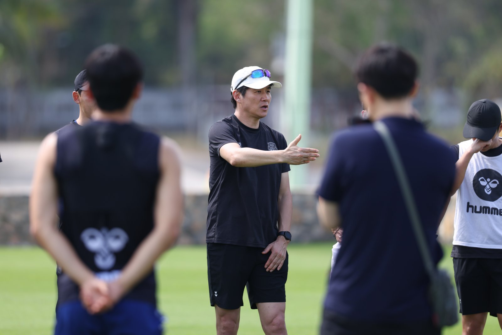 수원 삼성과 수원FC는 K리그2 시즌 초반 각각 개막 5전승과 4전승을 달리며 승격 경쟁서 앞서나가고 있다. 원동력은 다른 팀보다 많은 K리그1 경험자들의 활약이다. 사진제공│한국프로축구연맹