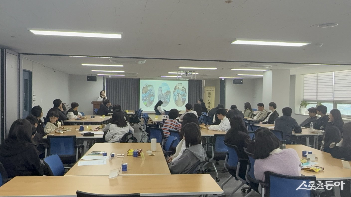 목포시는 지난 28일 목포시가족센터 5층 강당에서 ‘제18기 모두가족봉사단’ 발대식을 개최했다. 사진제공 I 목포시