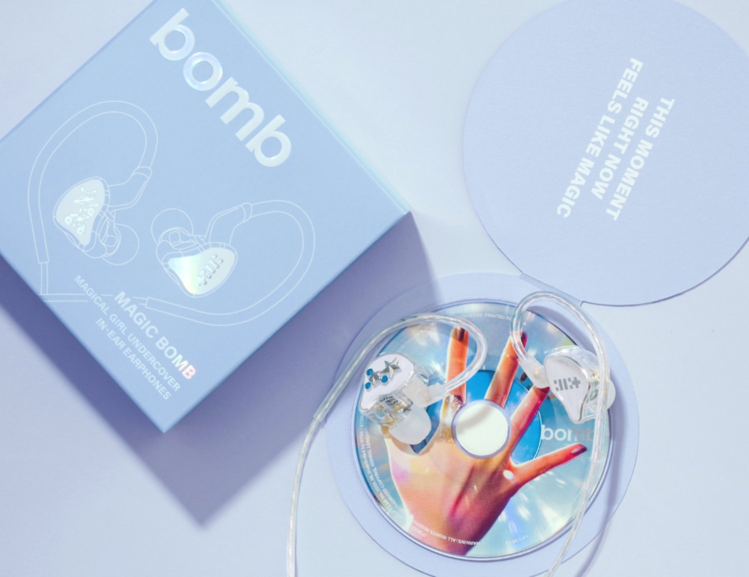 아일릿은 지난해 5월 선보인 미니 3집 ‘밤’(bomb)에서 핸드 마이크와 함께 라이브 무대의 ‘상징’처럼 여겨지는 ‘인이어 이어폰’ 버전을 선보여 큰 호응을 얻었다. 사진제공|빌리프랩