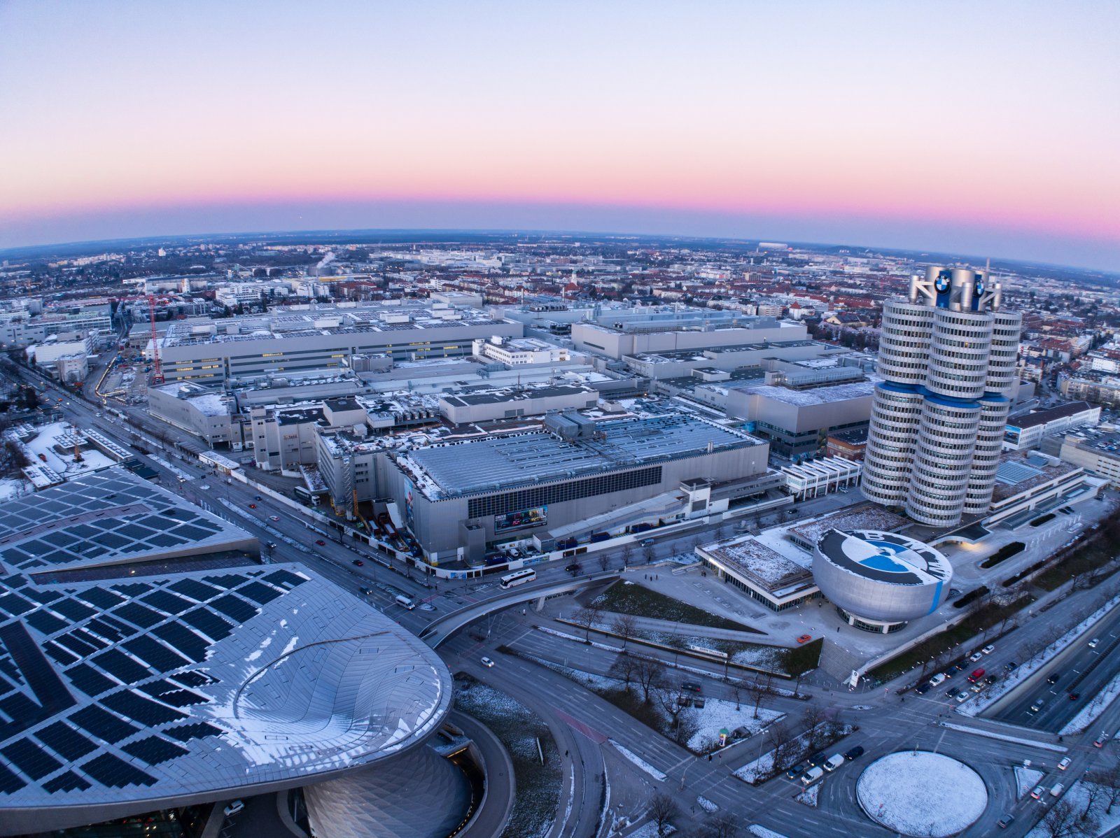 100년 내연기관 생산 역사를 뒤로하고 노이어 클라쎄 전용 기지로 탈바꿈하는 BMW 뮌헨 공장. 사진제공｜ BMW그룹 코리아