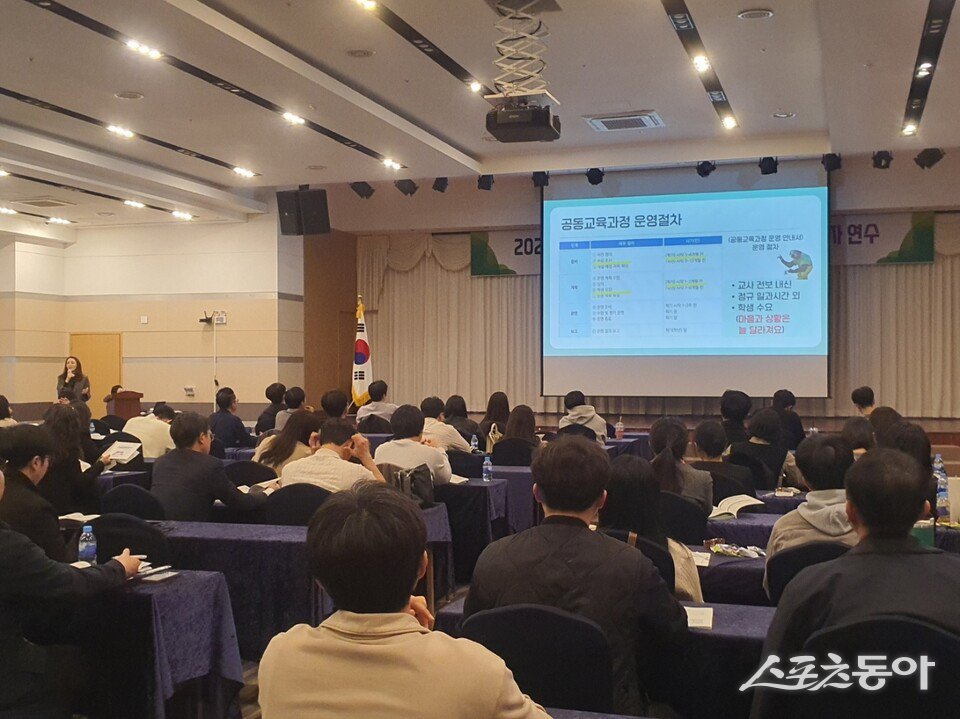 전라남도교육청은 도내 일반고 학생을 대상으로 2026학년도 1학기 온라인 32개, 학교 간 오프라인 153개 공동교육과정을 개설·운영하며 학생 맞춤형 교육과정을 지원한다. 사진제공 I 전라남도교육청