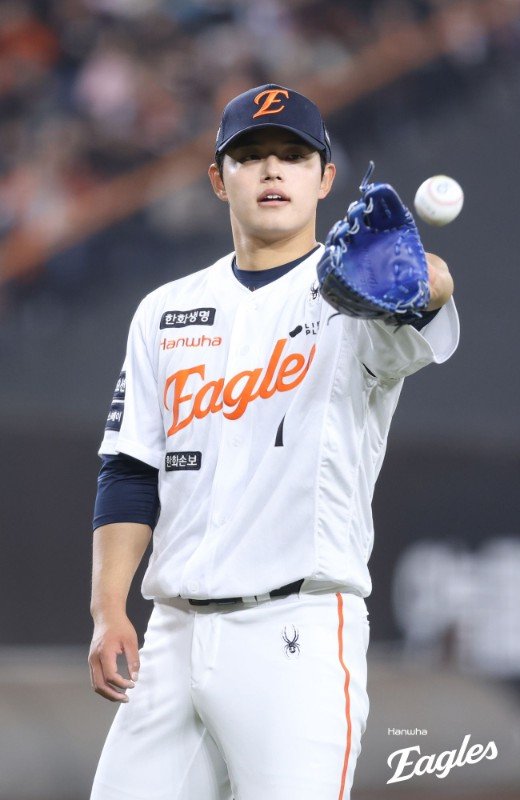 경기당 12실점 꼴…기록 희생양 된 한화 마운드, 작년 ERA 1위 위용 어디로