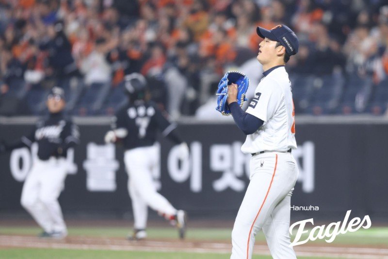 한화 강건우가 2일 대전한화생명볼파크서 열린 KT전서 아쉬워하고 있다. 사진제공|한화 이글스