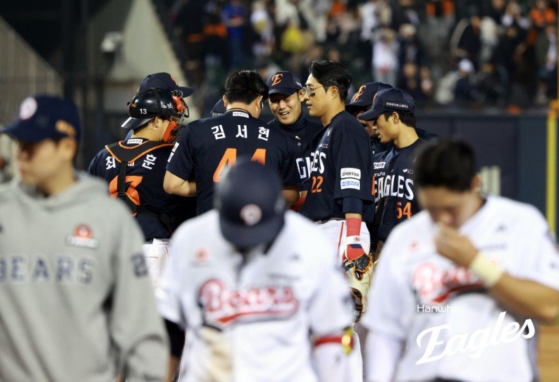 불펜 ERA 2위 위엄 어디로?…7점 차 리드도 안심 못해, 흔들리는 한화 불펜의 민낯 [SD 잠실 리포트]