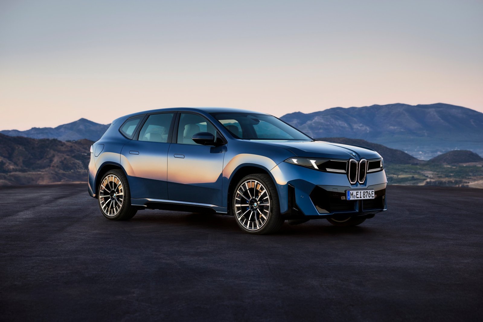 BMW 더 뉴 BMW iX3가 2026 월드 카 어워즈에서 ‘세계 올해의 차’ 및 ‘세계 올해의 전기차’를 동시 수상했다. 사진제공|BMW 그룹 코리아