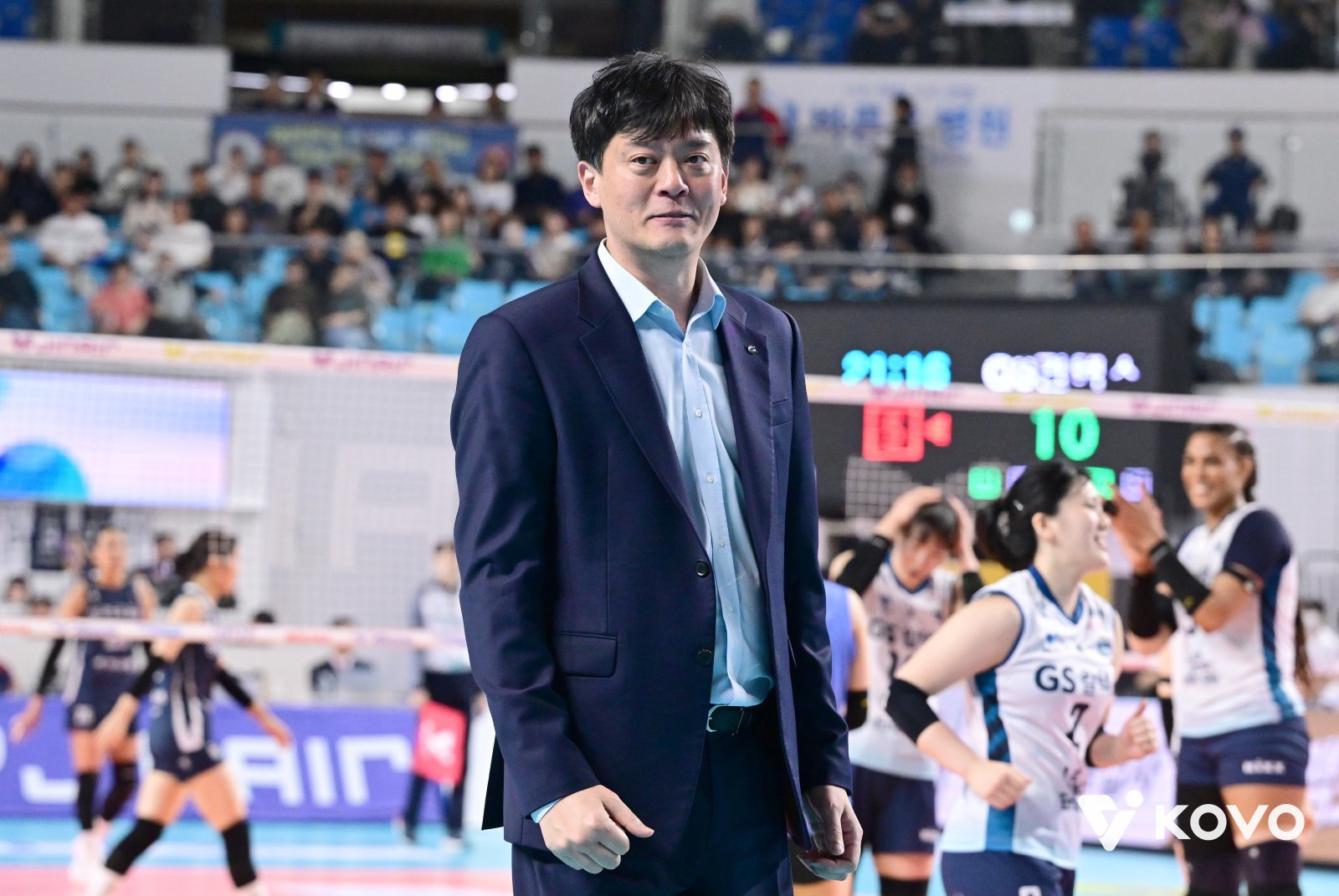 [SD 장충 인터뷰] 챔프전 우승에 1승 남긴 이영택 GS칼텍스 감독, “그냥 한 경기 더 치른다는 마음으로”…벼랑 끝 몰린 김영래 도로공사 감독대행, “장충의 만원관중이 우릴 응원한다는 생각으로”