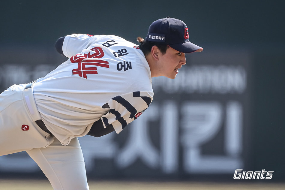 4㎞ 낮아진 직구 구속…롯데 김원중, 마무리 복귀 위한 구위 회복 절실