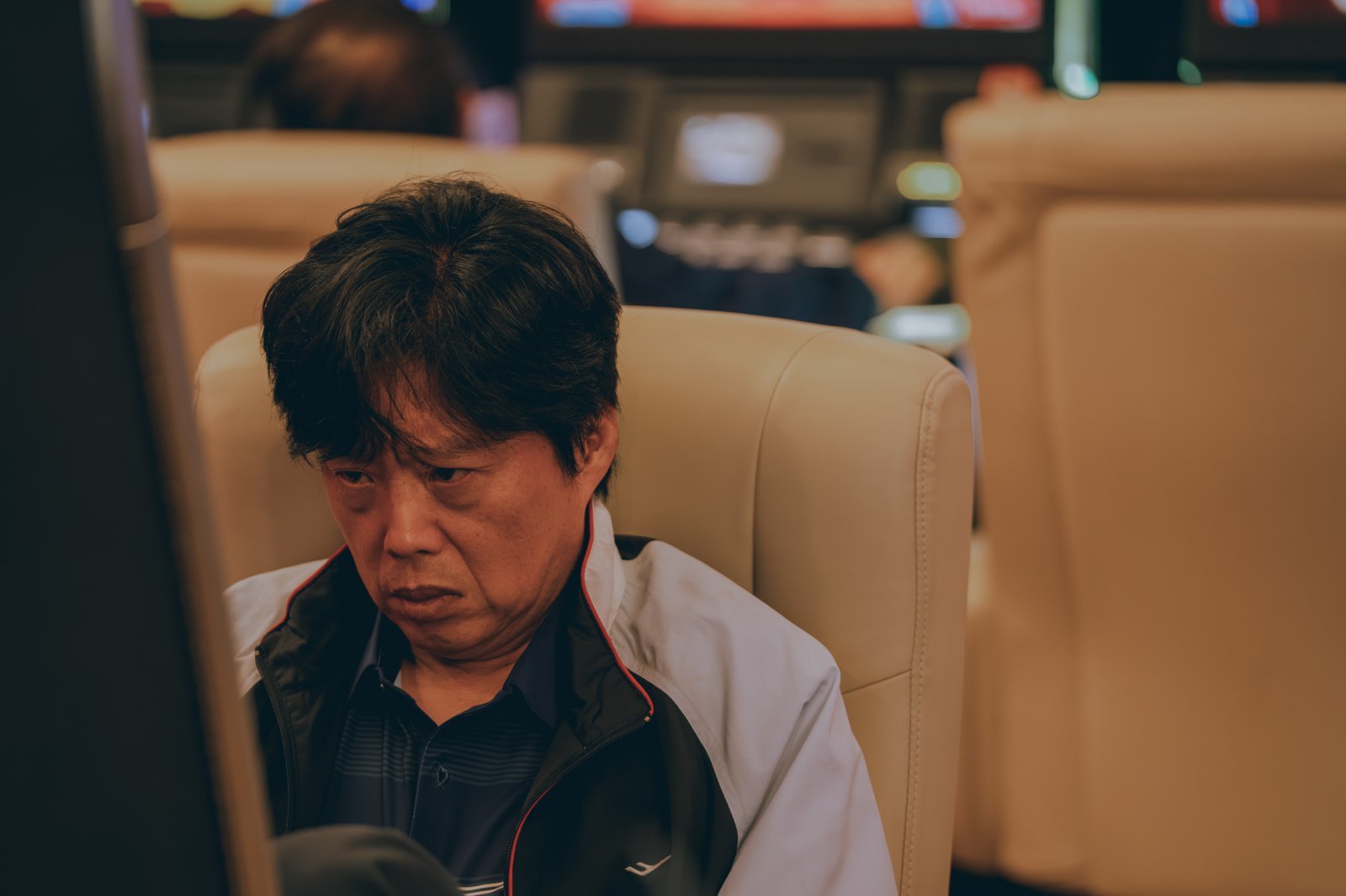 김희원 “하루살이 같은 인물”…묵직한 존재감 예고 (골드랜드)
