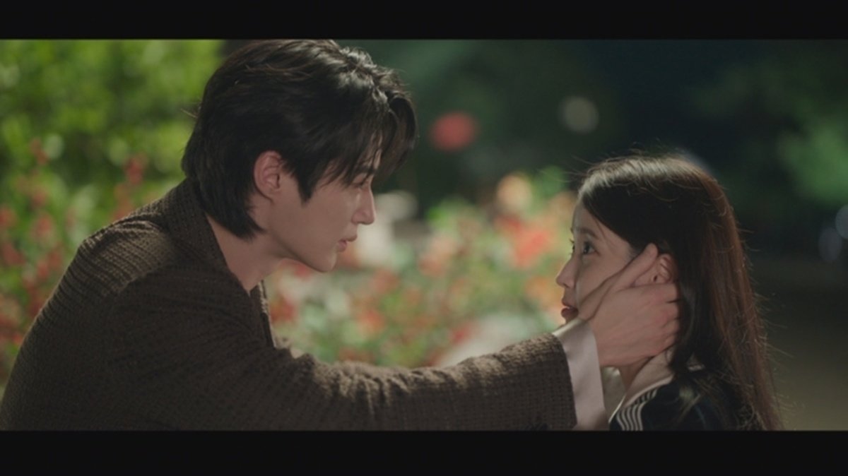 ‘재벌’ 아이유♥‘대군’ 변우석 스캔들 터졌다 (21세기 대군부인)