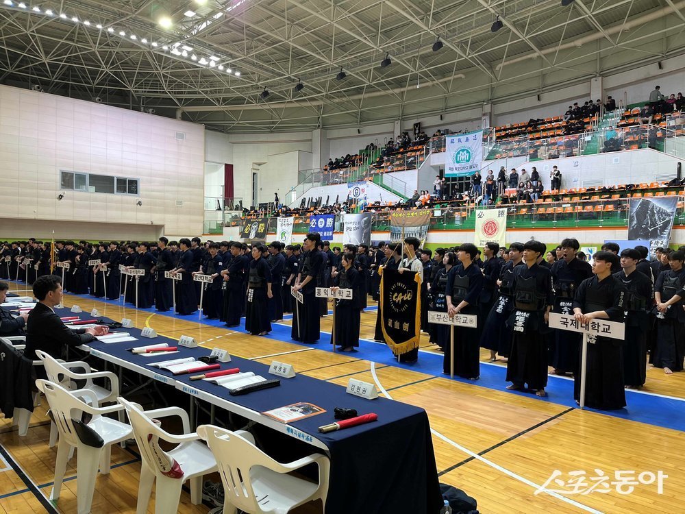 무안군은 지난 3일부터 5일까지 3일간 무안스포츠파크 실내체육관에서 열린 ‘제68회 춘계 전국대학 검도연맹전’이 성황리에 마무리됐다고 밝혔다. 사진제공 I 무안군