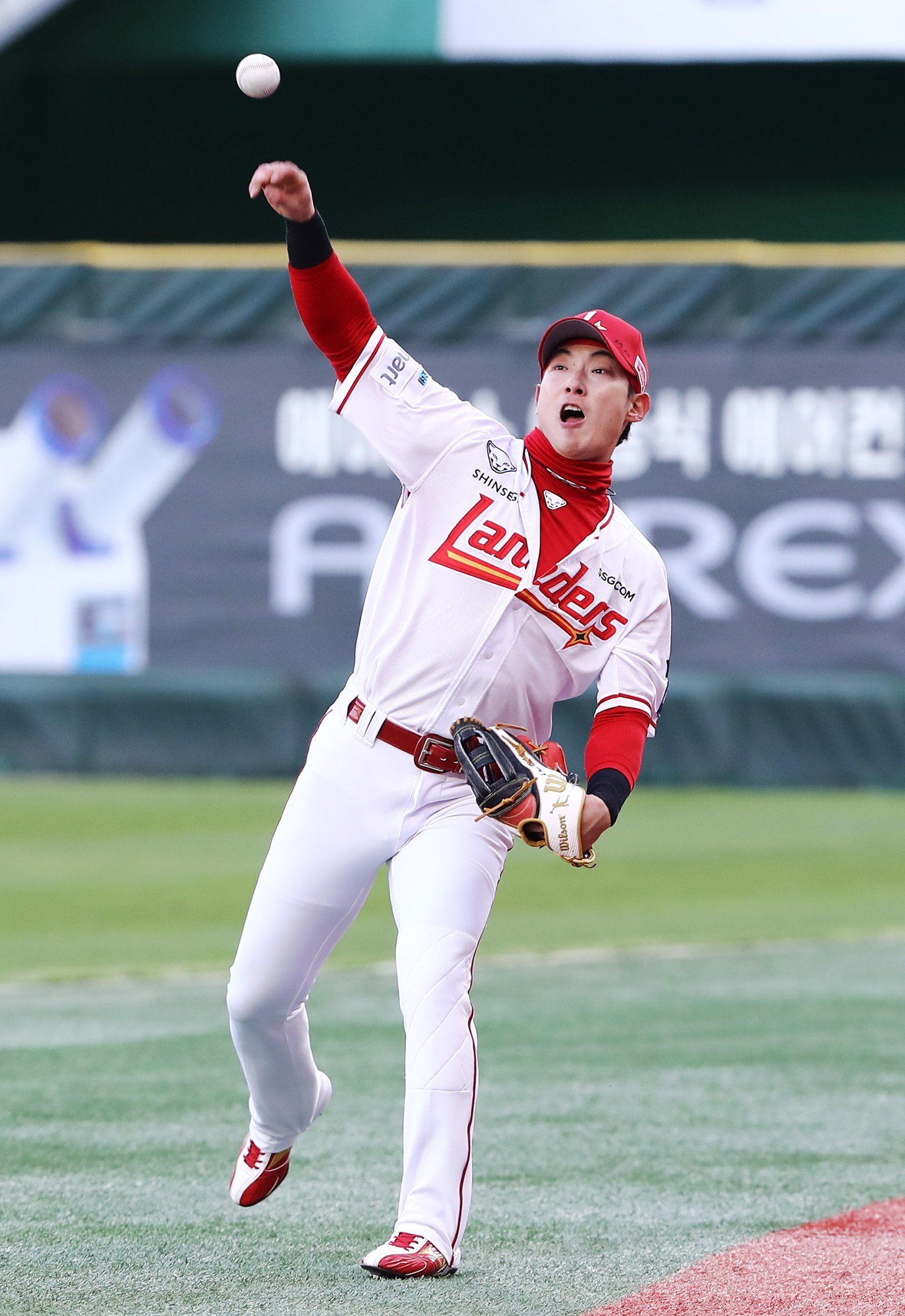 “다시 한번 이러면 가만히 안 둔다” SSG 이숭용 감독, 최지훈·윤재국 코치에게 엄중 경고 날린 사연