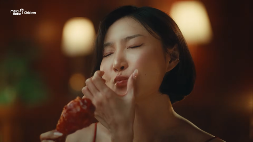 화사, 이건 반칙이지…양념치킨 먹방 ‘공복 시청 주의’