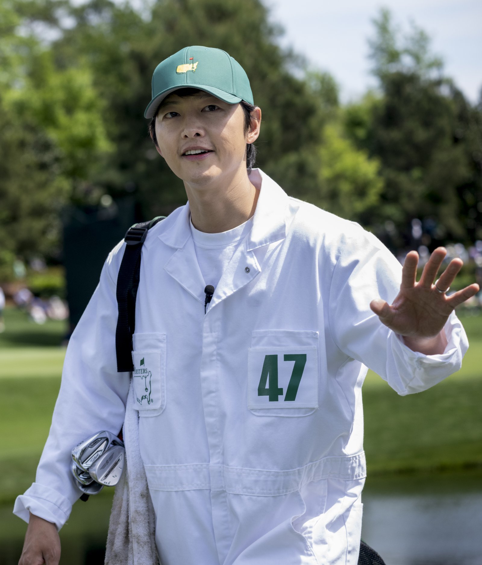마스터스 파3 콘테스트에 임성재 캐디로 나선 배우 송중기