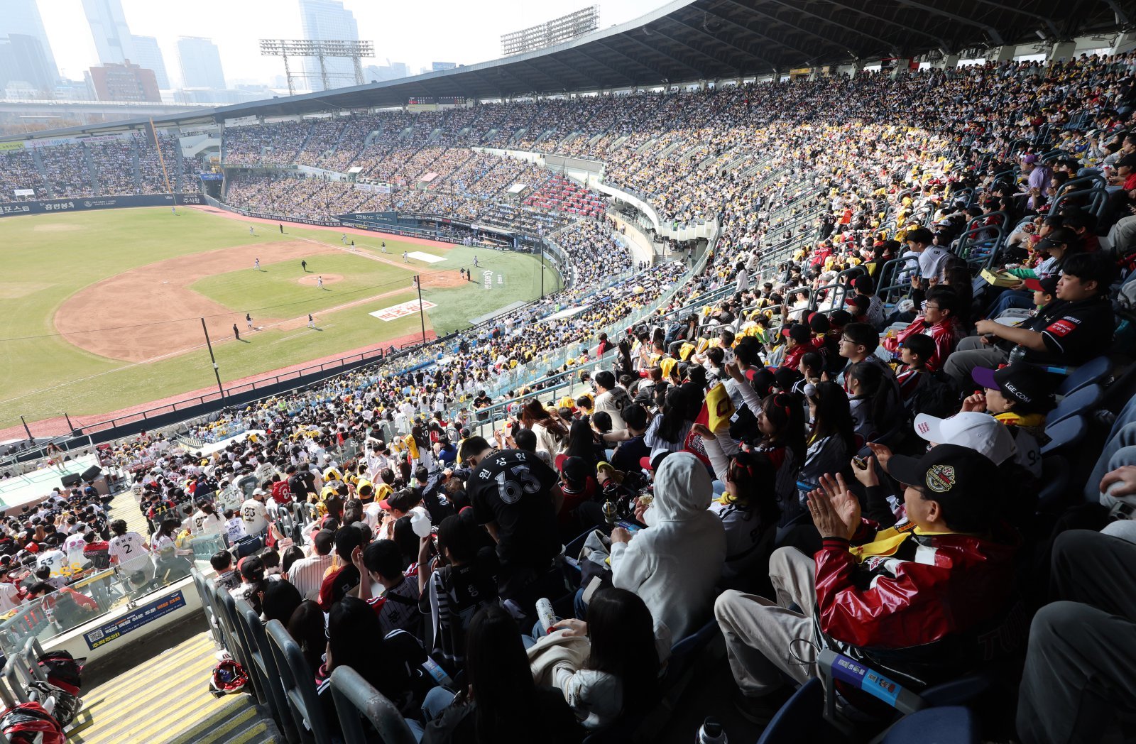 ‘오후 6시 30분→오후 5시’ KBO, 5월 1일 노동절 경기 개시 시간 변경