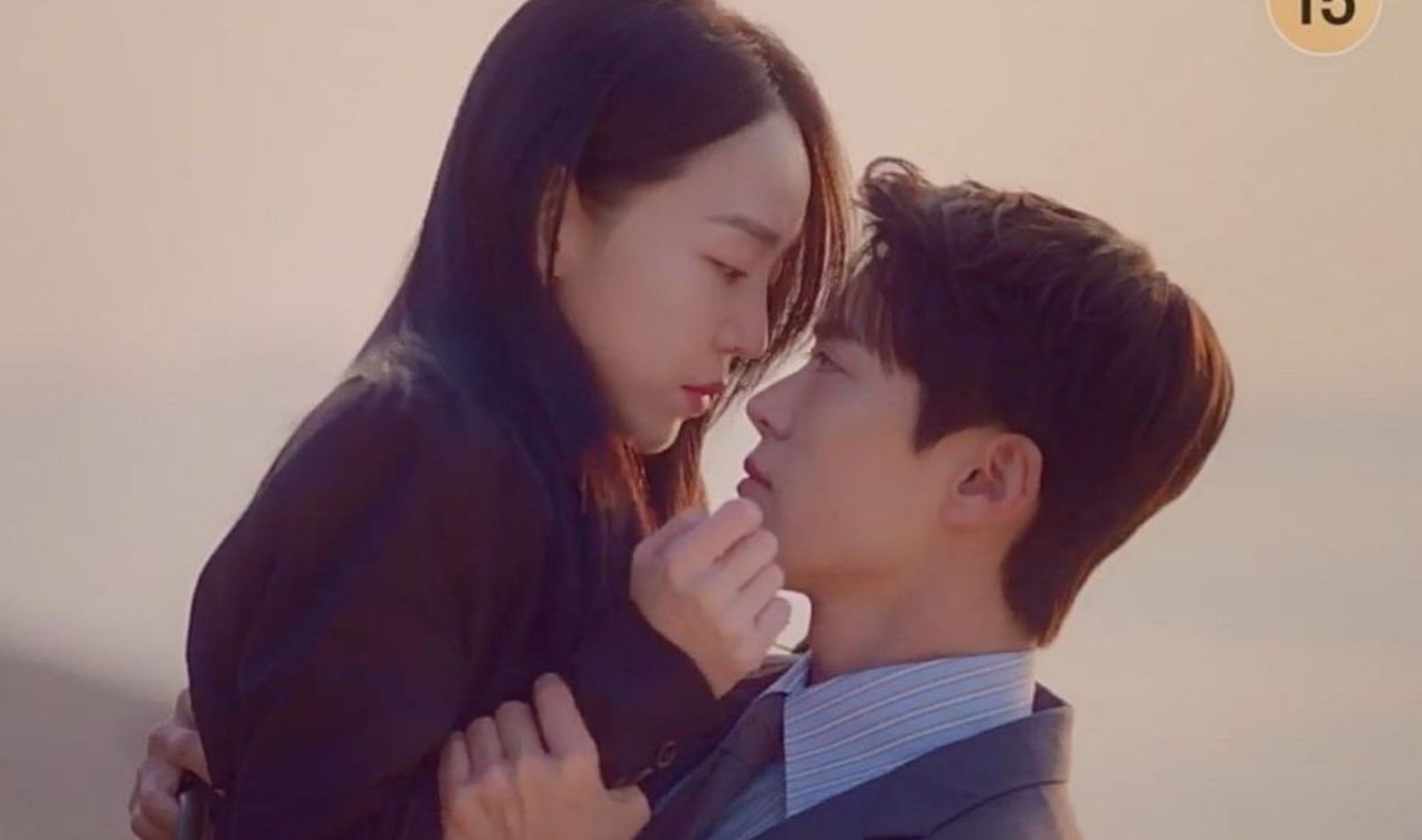 신혜선, ♥공명 가슴에 착…로맨스 한번 아찔 (은밀한 감사)