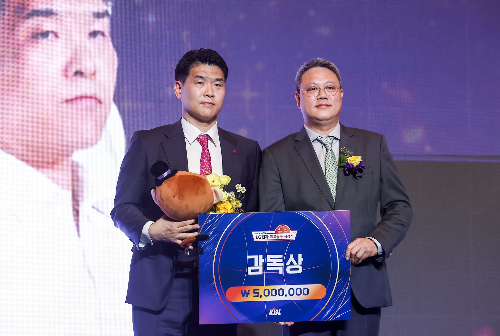 감독으로 이룬 개인 첫 정규리그 우승…최고 지도자로 우뚝 선 조상현 [KBL 시상식]