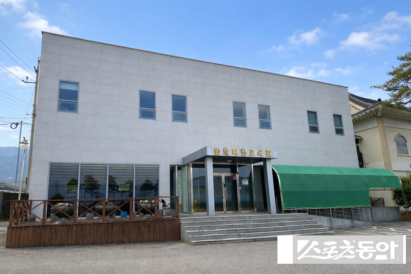 구례군은 압화체험교육관을 새롭게 단장해 전시, 체험, 판매 기능을 갖춘 복합 문화예술 공간으로 새출발했다. 사진제공=구례군