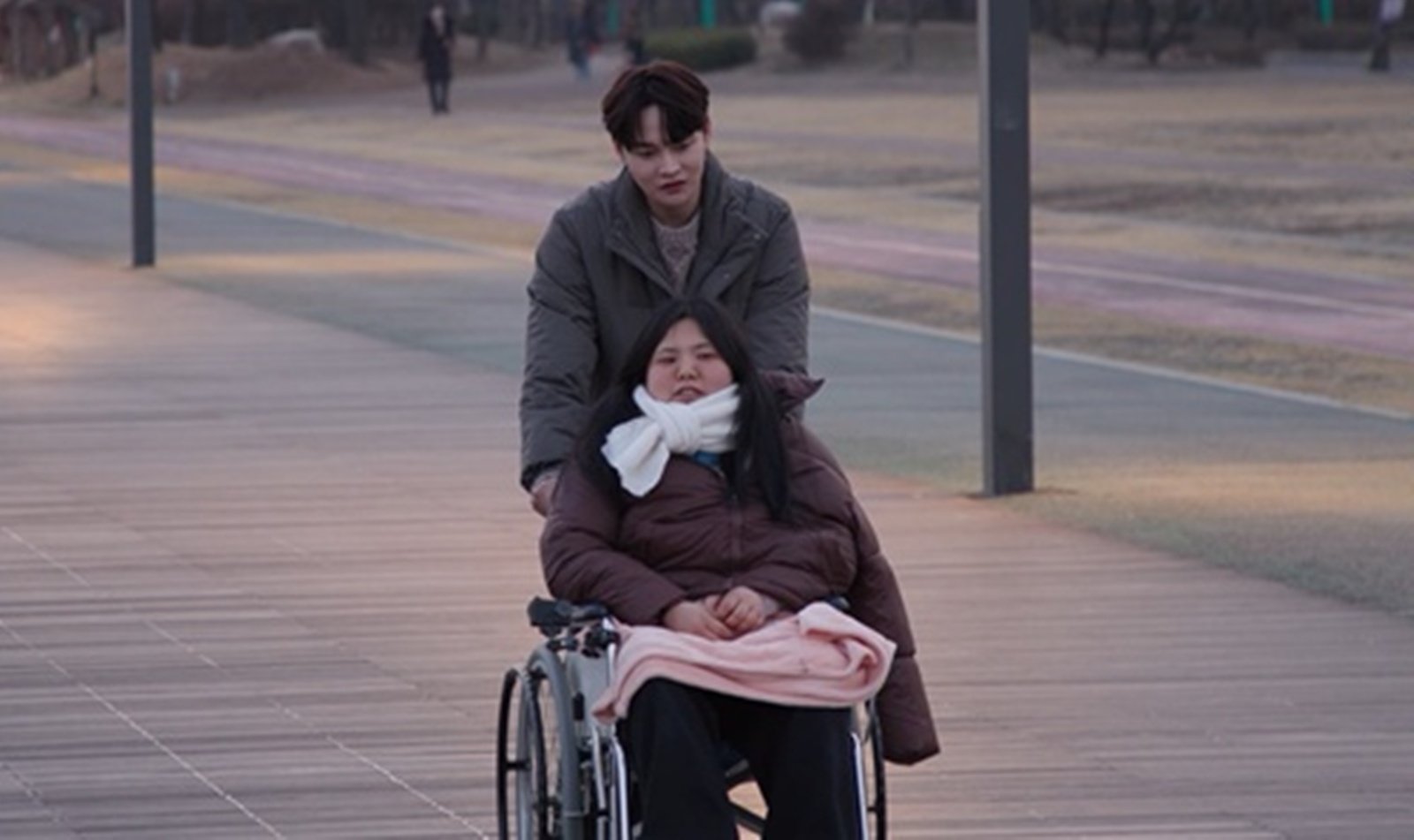 박서진, 동생 효정 교통사고에 충격…“신경 마비 올 뻔” 휠체어 밀며 지극 간병 (살림남)