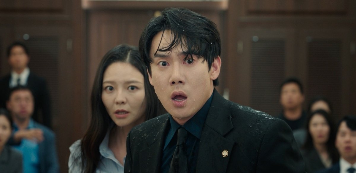 이덕화에 빙의된 유연석, 호통 치고 물벼락 맞고 수난 (신이랑 법률사무소)