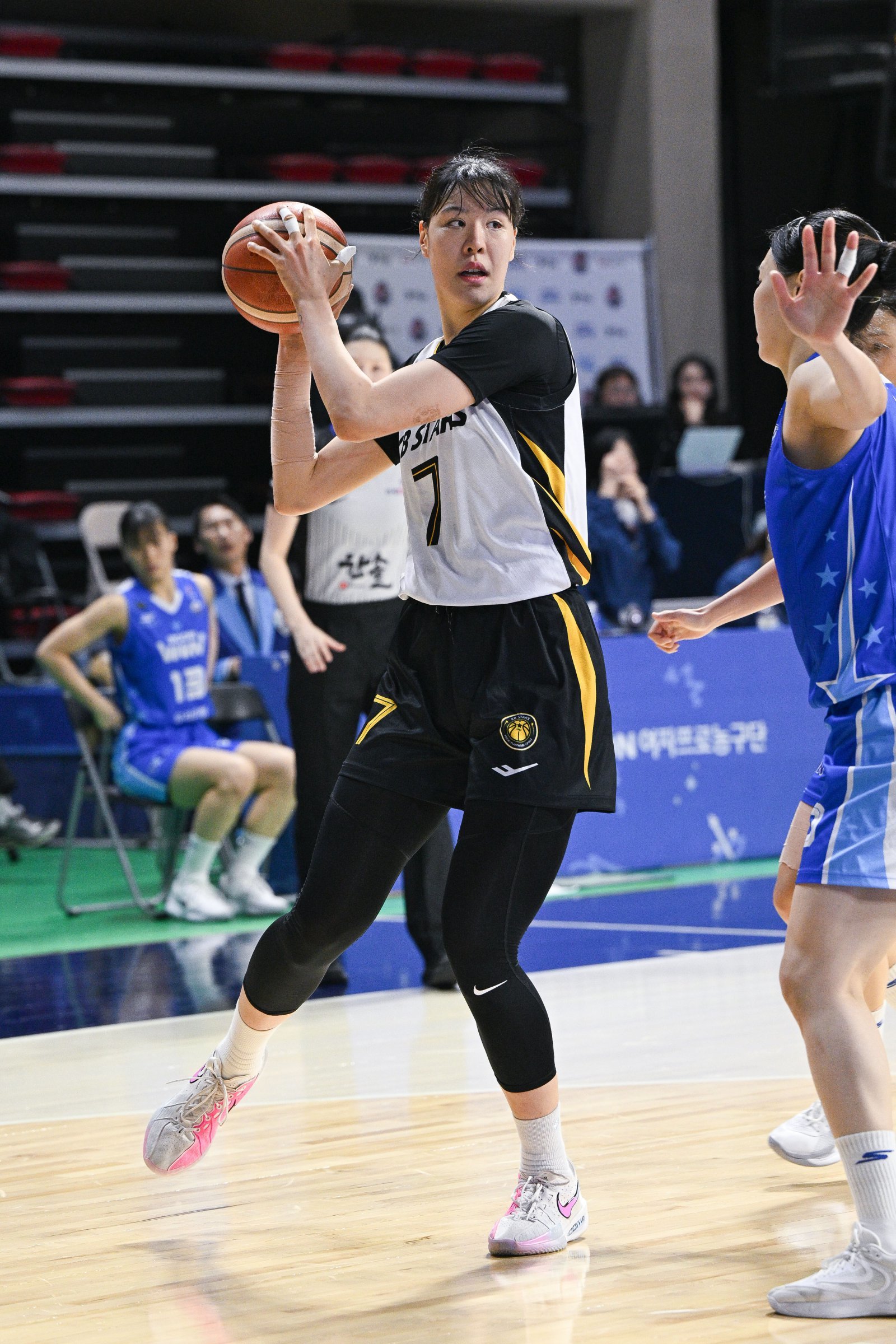 ‘어차피 우승은 KB?’ 박지수+강이슬 39점 합작!…KB스타즈, 2시즌 만에 챔피언 결정전 진출