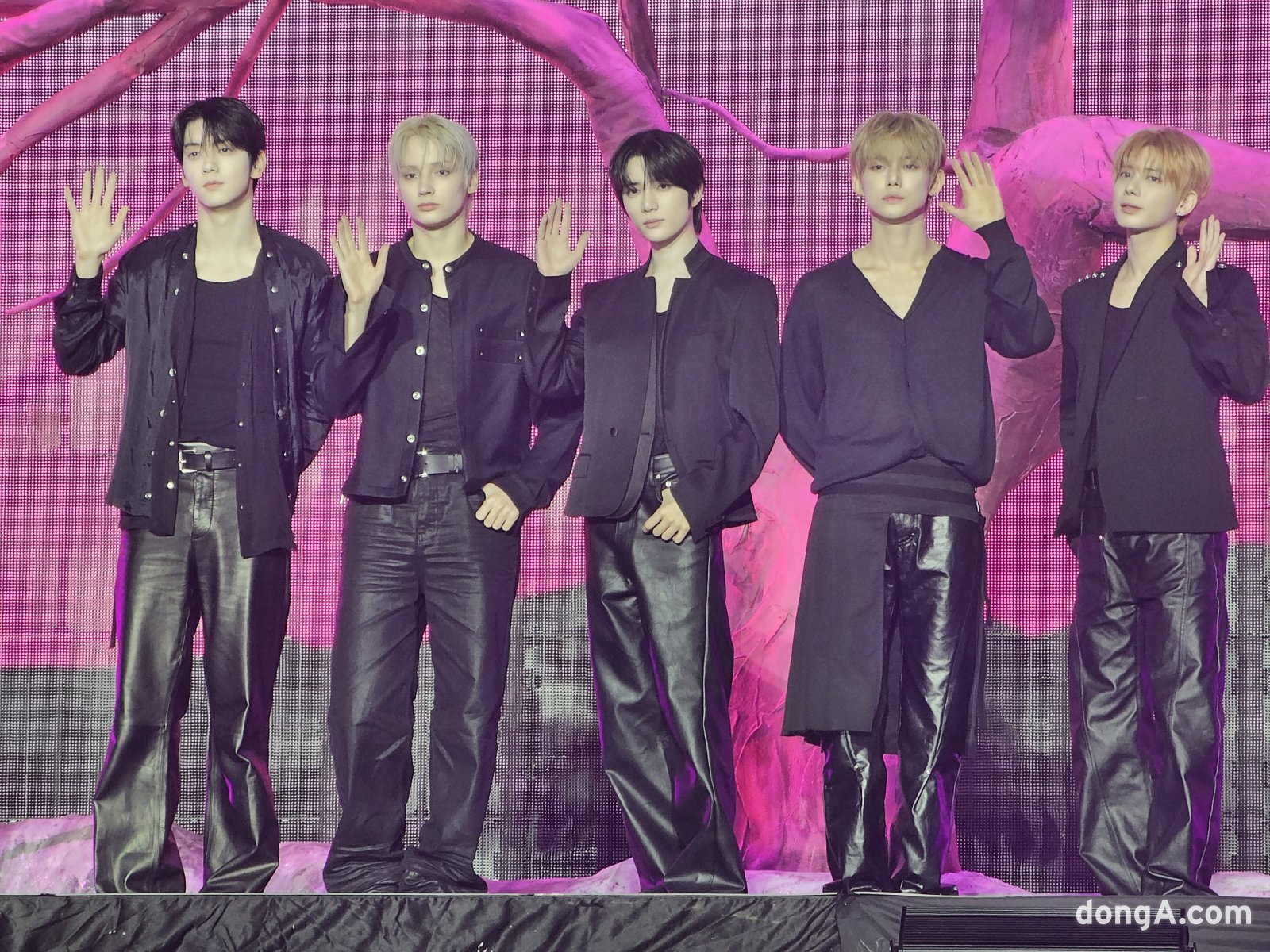 ‘전원 재계약’ 투바투, 직속 선배 BTS 밀어낼 결심 “목표는 빌보드 1위” (종합)[DA현장]