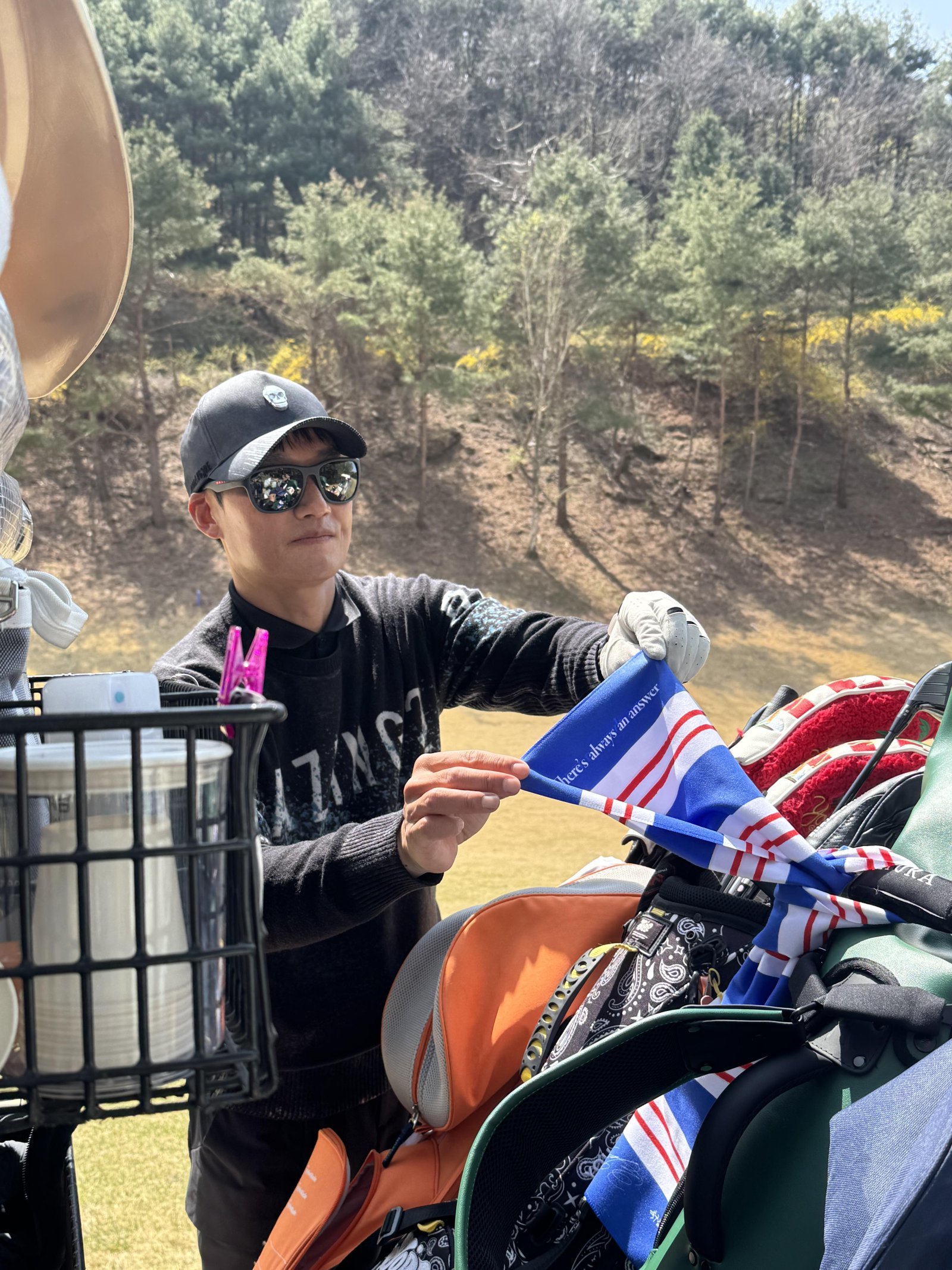 [SD 용인 라이브] 이정효 수원 삼성 감독의 골프백엔 노란색 네임택과 청백적 키링이…과거를 잊지 않으면서도 현재에 집중하겠다는 의지