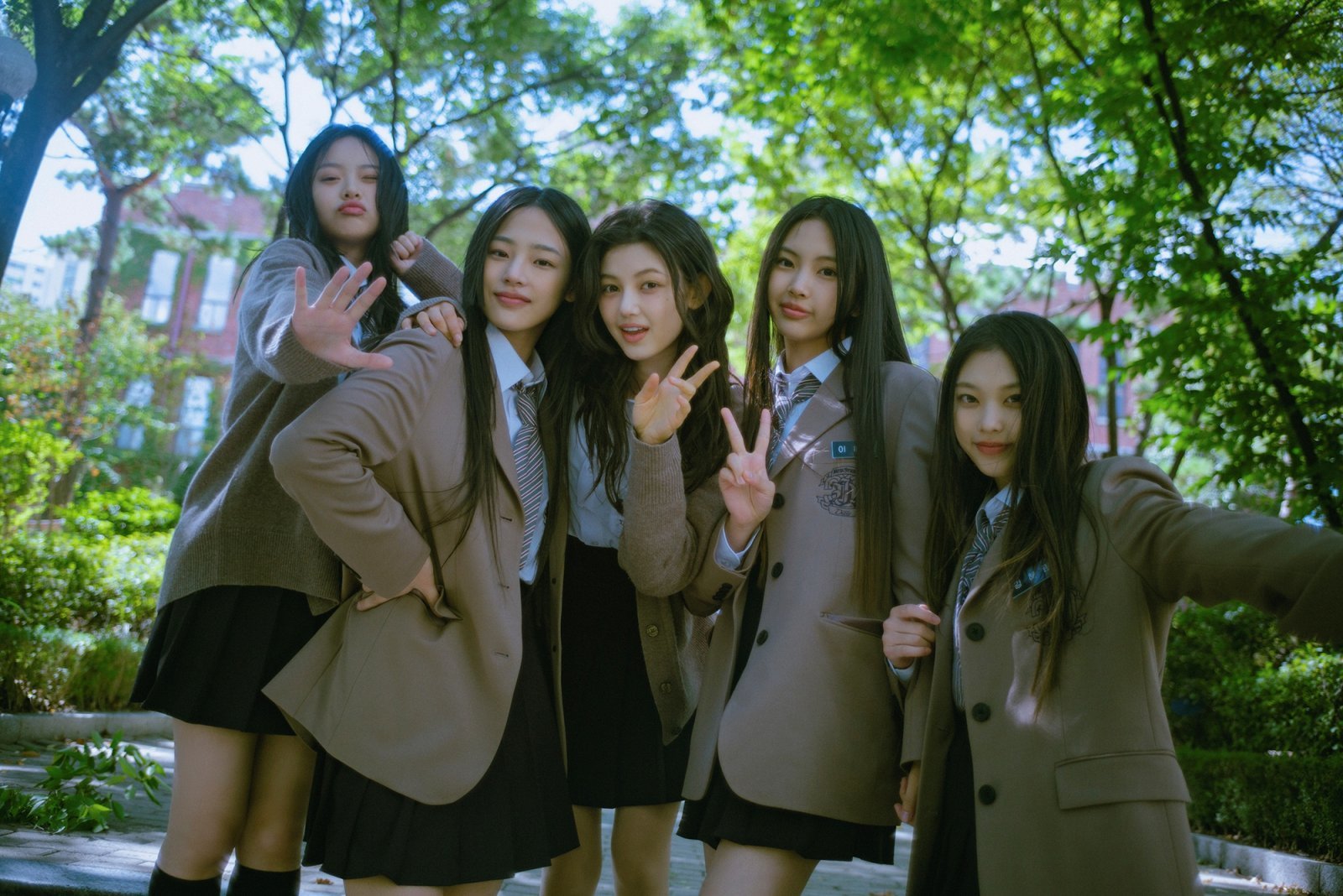 ‘뉴진스는 뉴진스’ 먼발치 사진 한장으로 핫이슈 직행