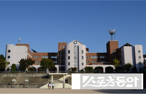 브니엘고등학교 전경.