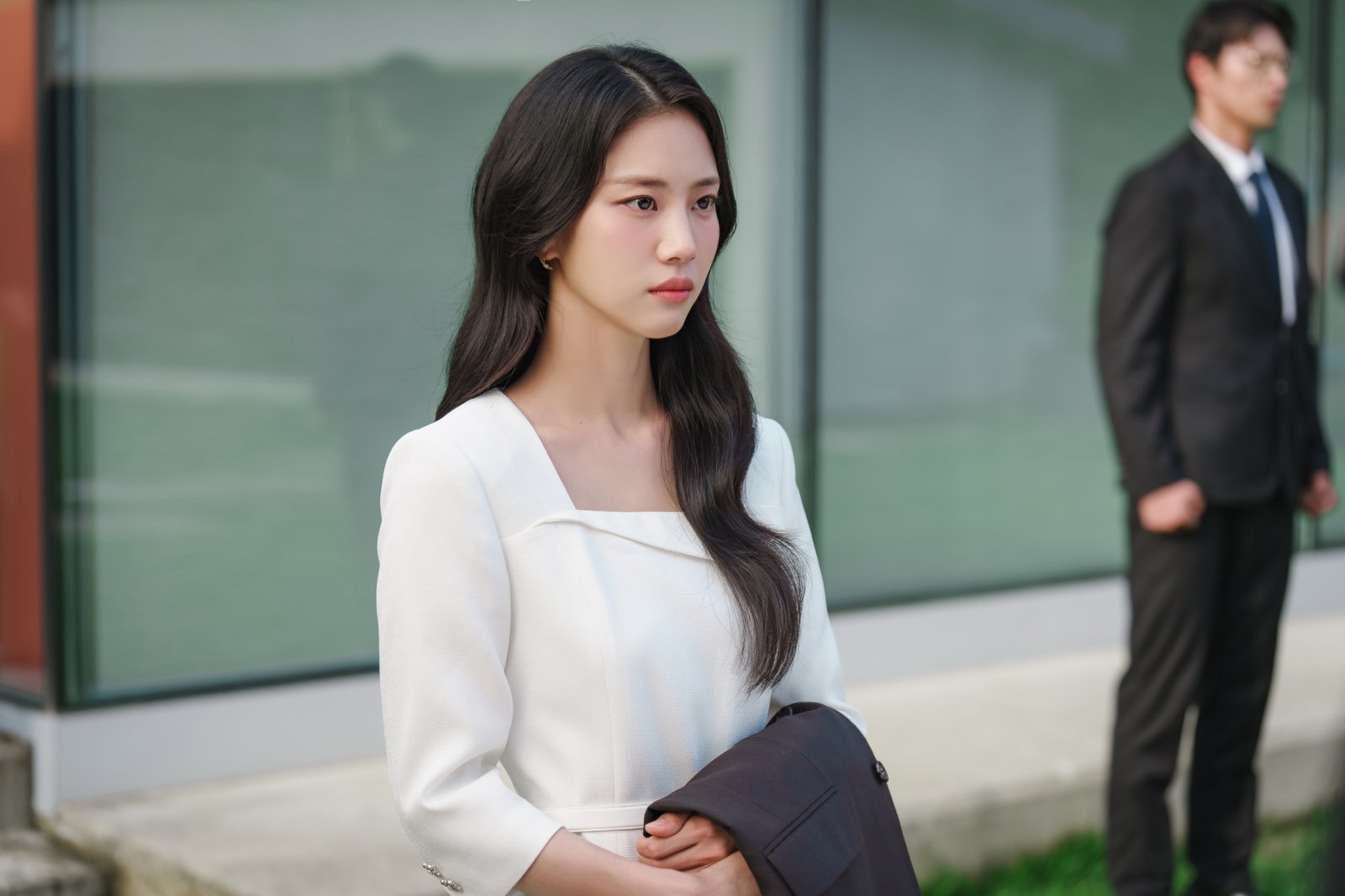 홍화연 시크해졌네, “사랑스럽기도 외롭기도” (은밀한 감사)