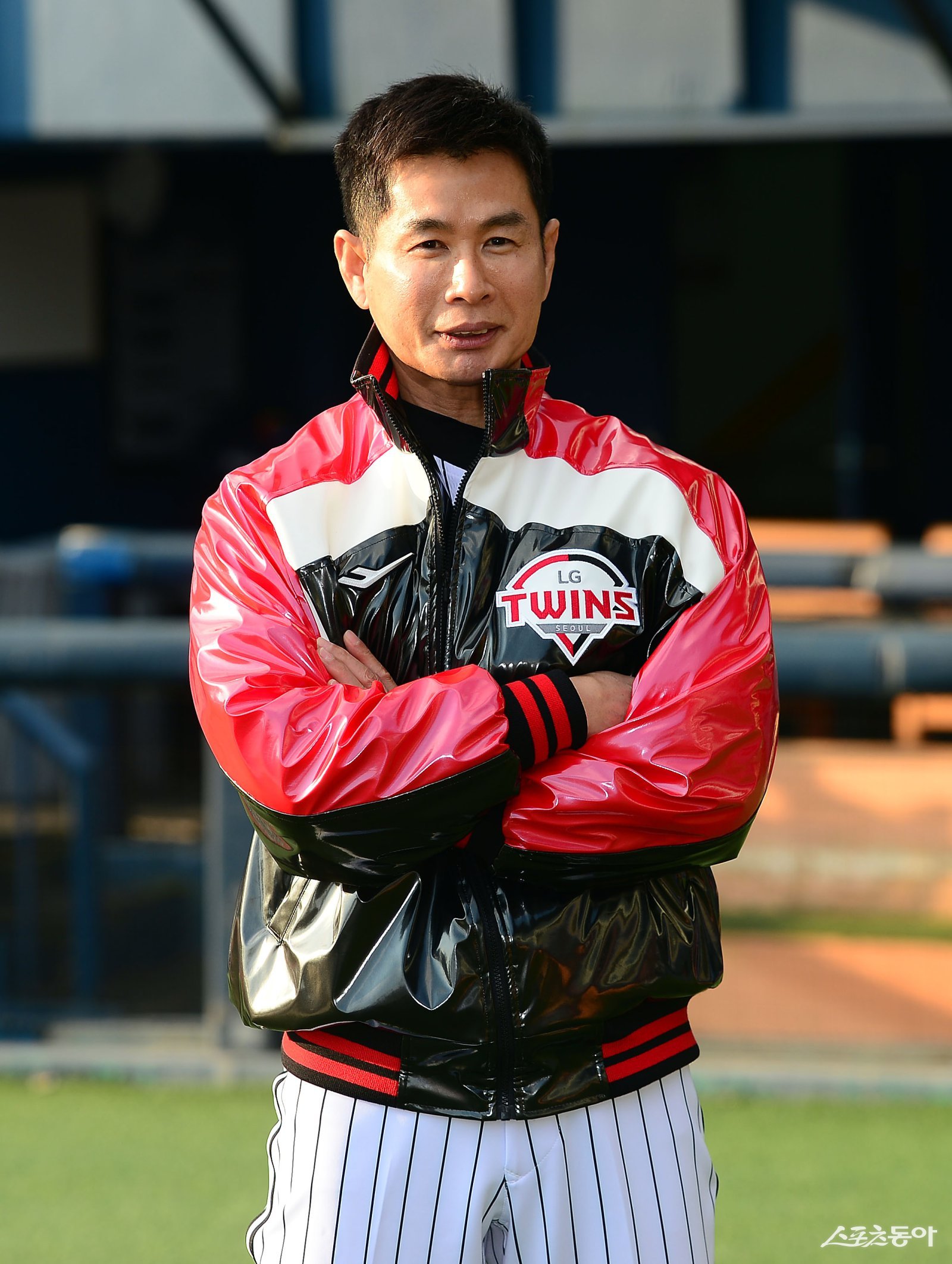 송지만 LG 주루코치, 발가락 골절로 말소…“김용의 코치가 공백 메울 것”