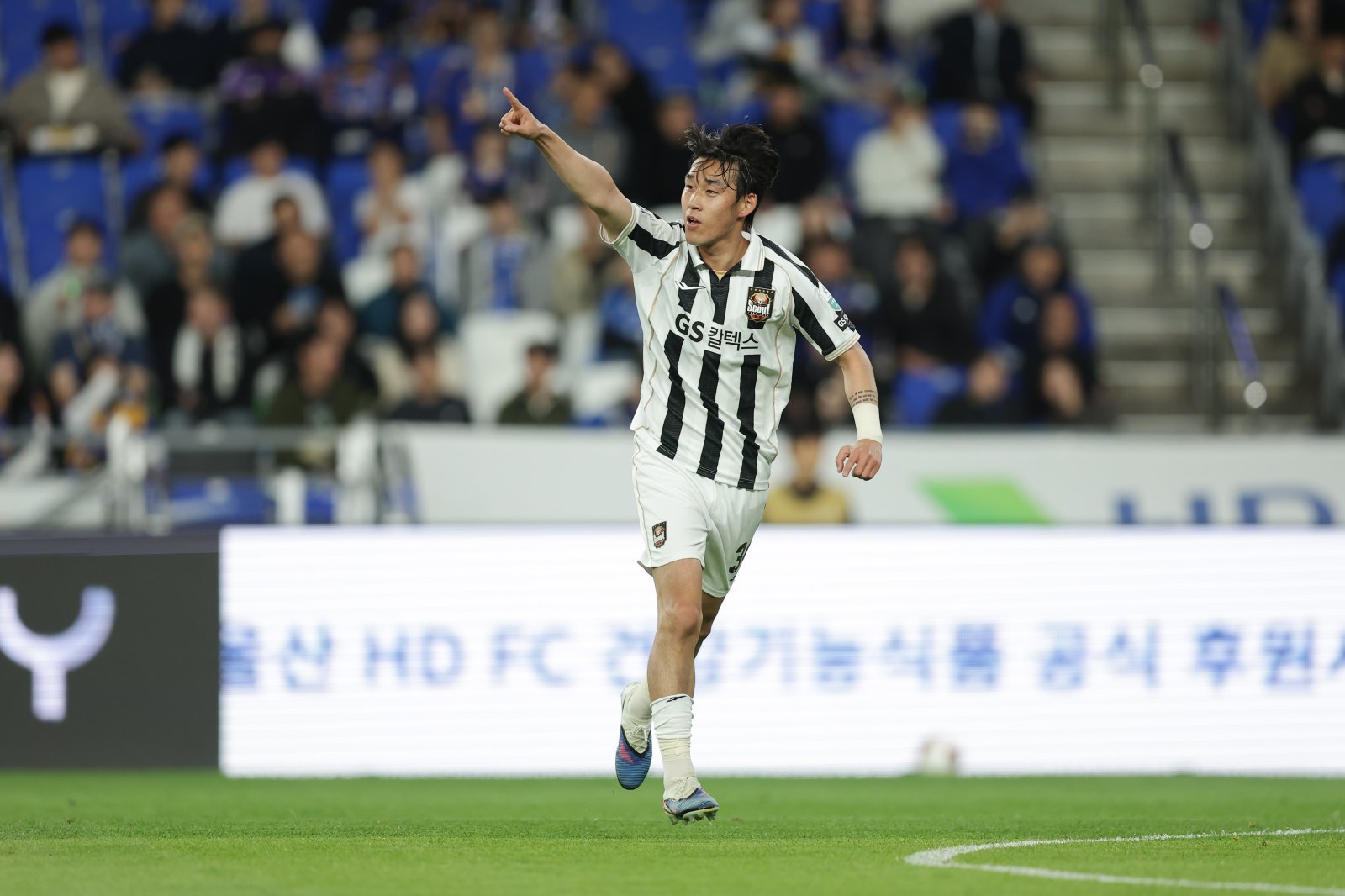 [SD 울산 라이브] ‘송민규 2골·1도움’ 서울, 울산 4-1 대파하며 개막 7경기 무패 선두…9년 묵은 울산 원정 무승 징크스도 훌훌 털어냈다