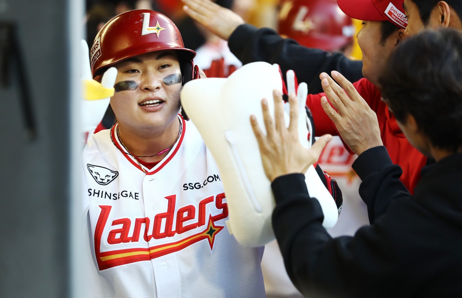 시범경기 홈런왕 다시 달린다…고명준, ‘결승 3점포’ SSG 6연패 탈출 [SD 인천 스타]